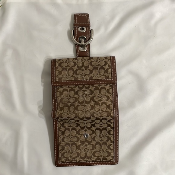 Coach Trifold Buckle wallet - Picture 2 of 6